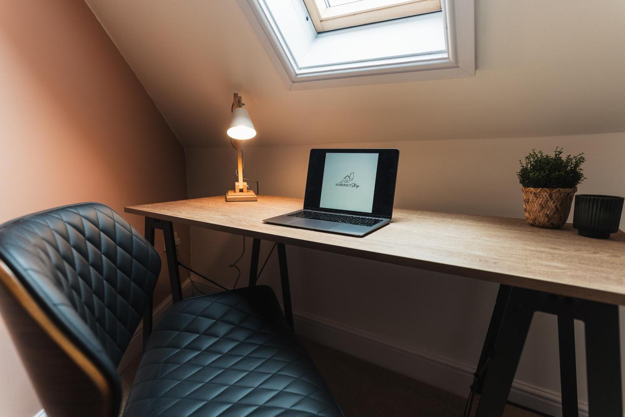Feature Stone, Stunning Apartment, 2 X King Beds And Single, Sleeps 5 Castle Cary Exterior photo