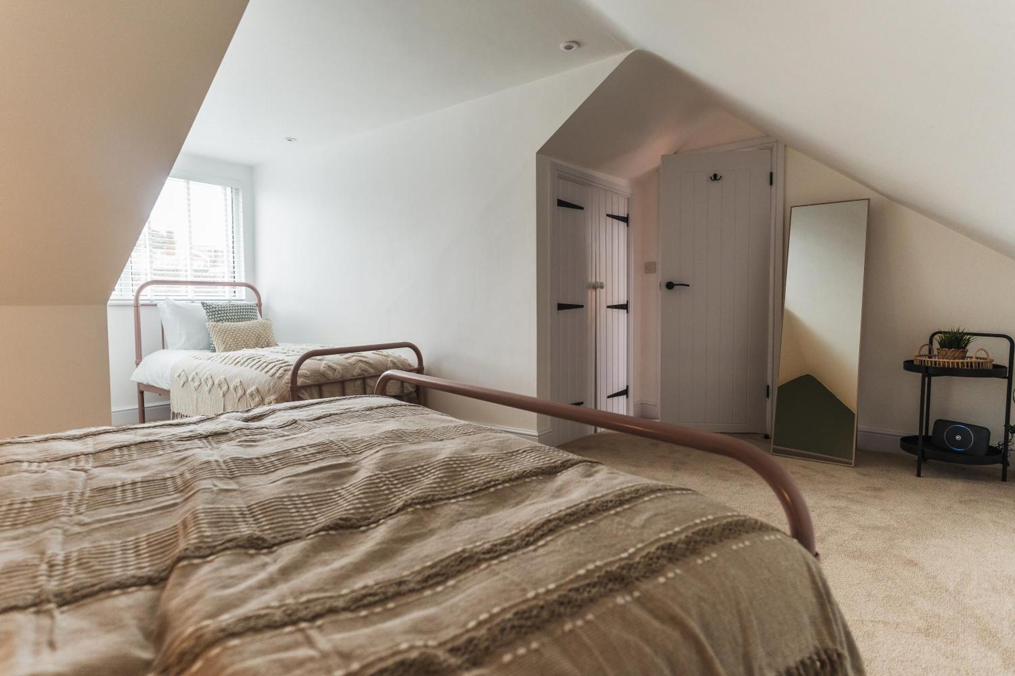 Feature Stone, Stunning Apartment, 2 X King Beds And Single, Sleeps 5 Castle Cary Exterior photo