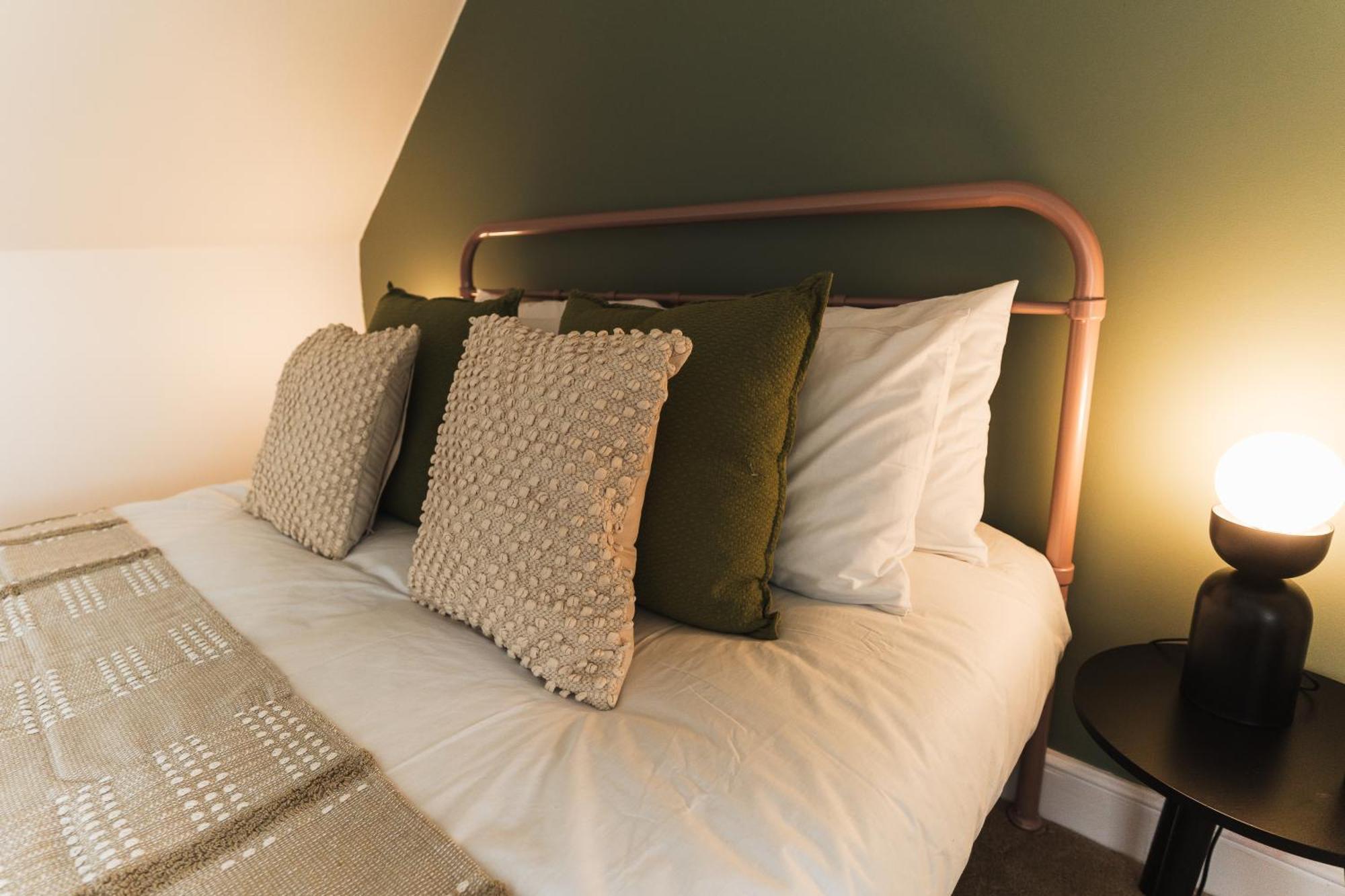 Feature Stone, Stunning Apartment, 2 X King Beds And Single, Sleeps 5 Castle Cary Exterior photo