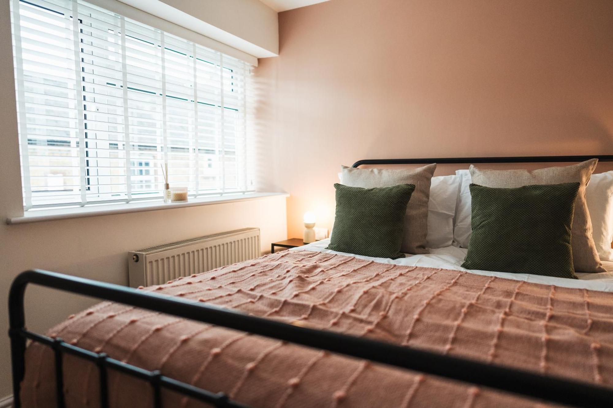 Feature Stone, Stunning Apartment, 2 X King Beds And Single, Sleeps 5 Castle Cary Exterior photo