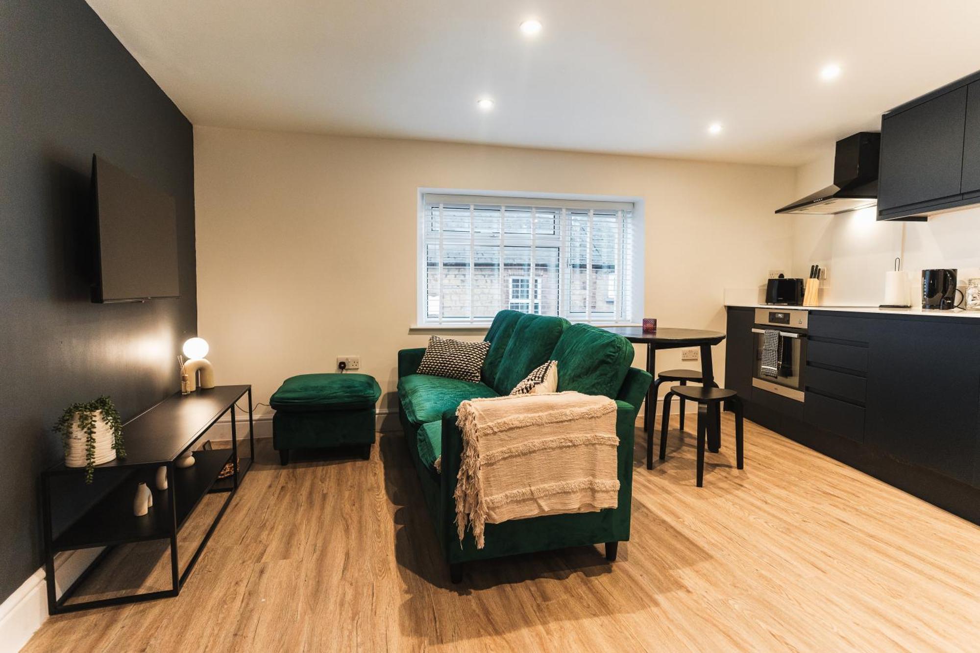 Feature Stone, Stunning Apartment, 2 X King Beds And Single, Sleeps 5 Castle Cary Exterior photo